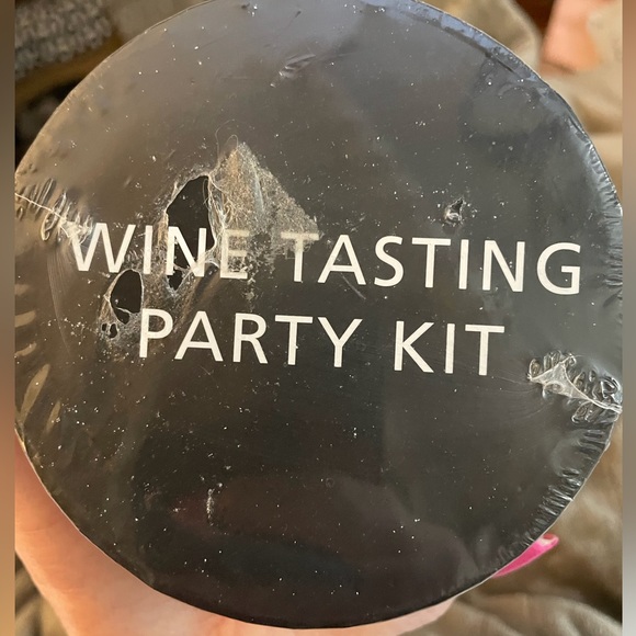 *New*  Unopened Wine Tasting Party Kit - Picture 2 of 5